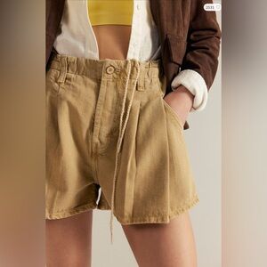 Free People We the free Clark pleated denim short. NWT washed sand.